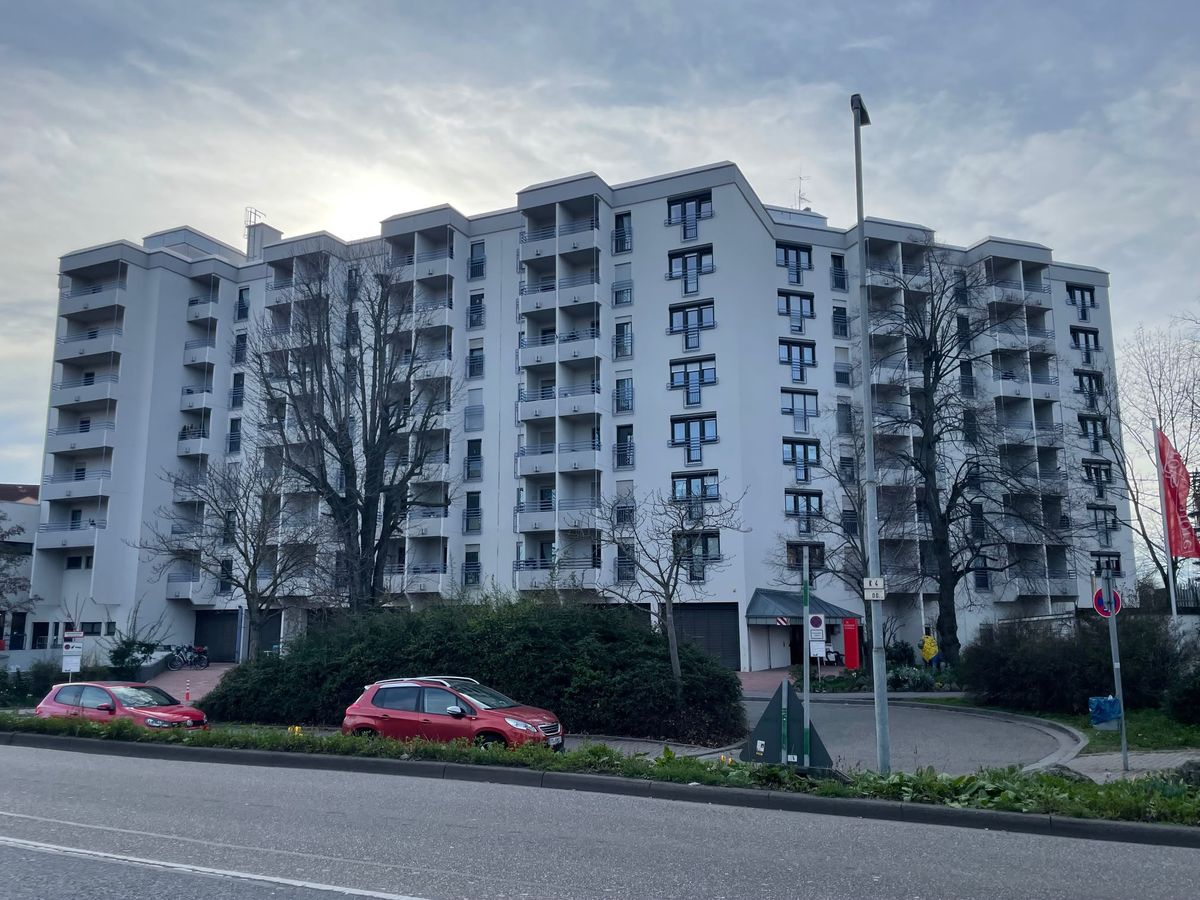 Mehrgeschossige Wohnanlage an der Hauptstraße